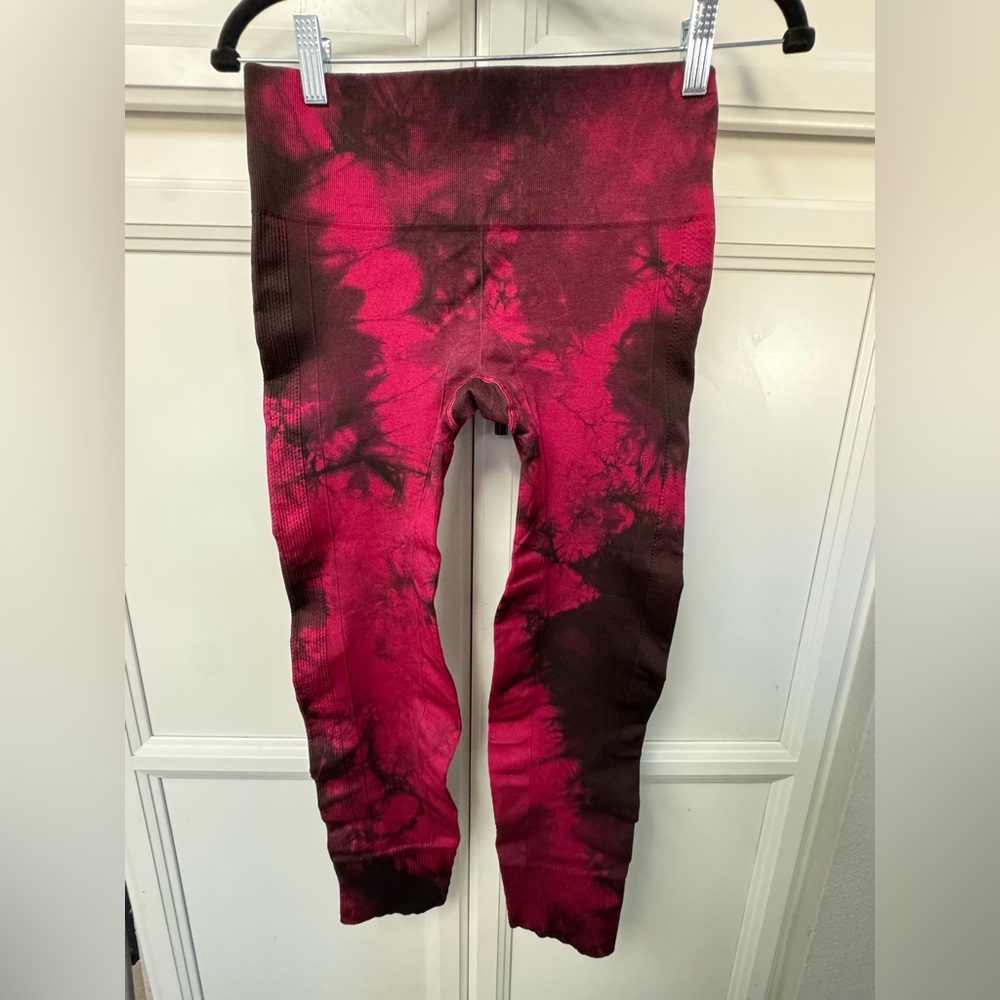 Lululemon Tie-Dye Leggings - Pink and Black
